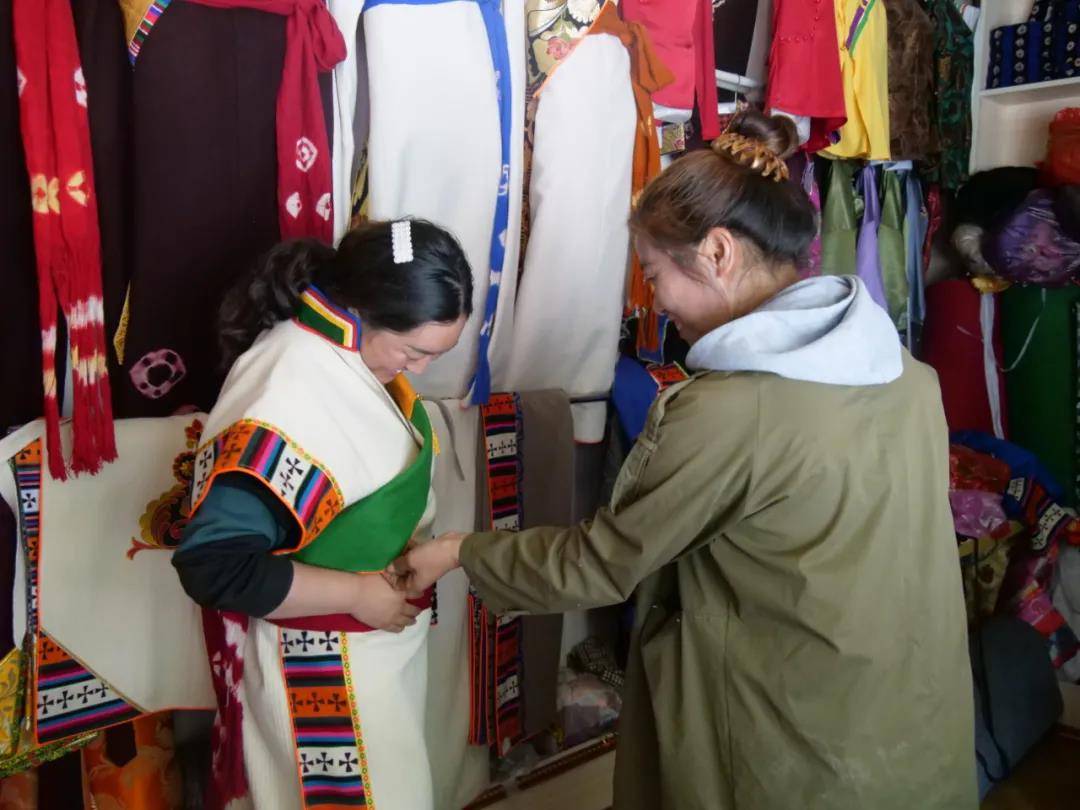 文化|拉门初：巧手缝制致富梦