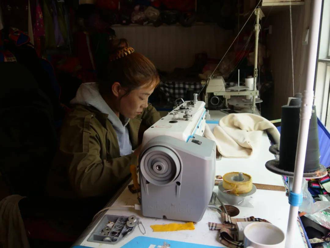 文化|拉门初：巧手缝制致富梦