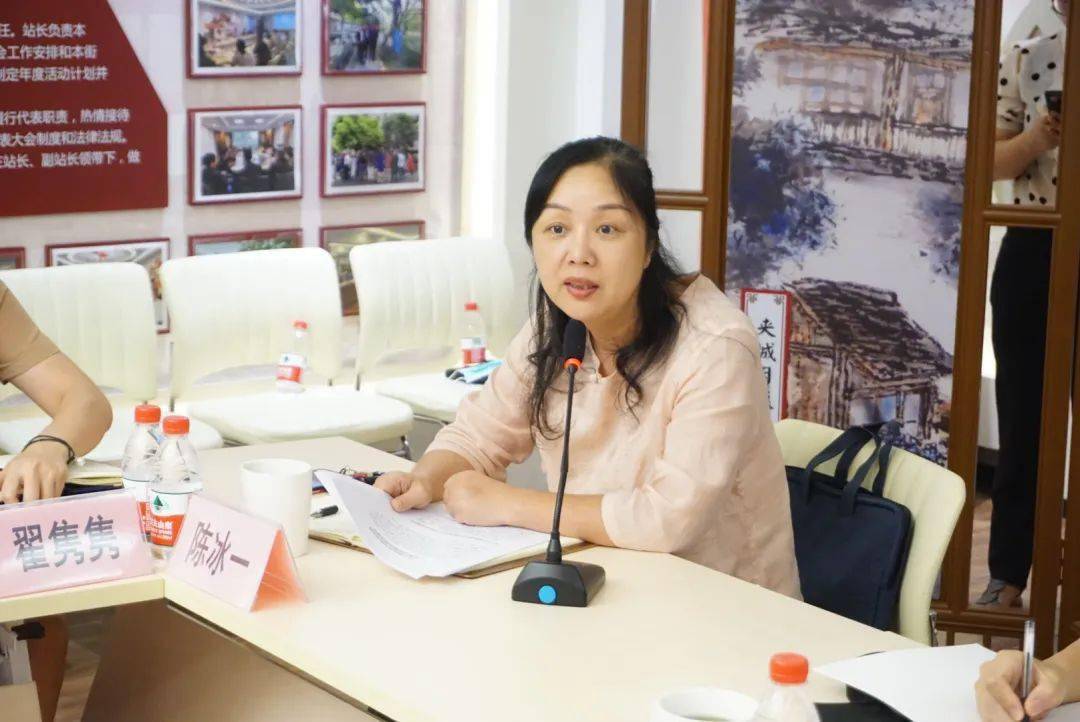 区人大常委会主任吴才敏赴代表联络站开展联系基层代表和人民群众活动