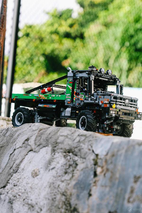 图赏乐高机械组42129梅赛德斯奔驰zetros越野卡车