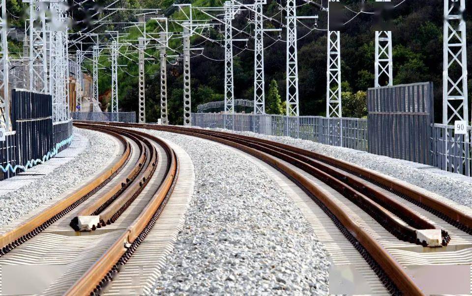 聚焦赞中老铁路亮了普洱沿途的风景也靓了