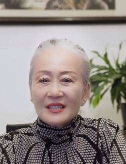 38岁自费出国留学,70岁女总裁回应意外走红_刘明明