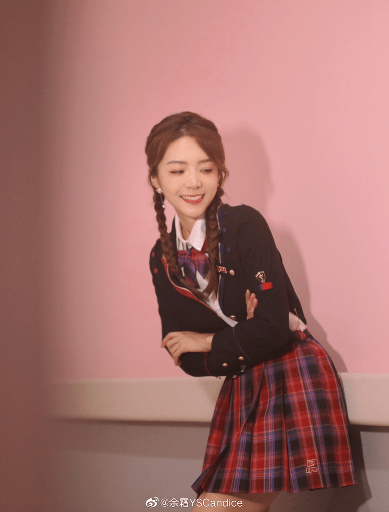 余霜骆歆新美照来袭余霜jk裙好看吗