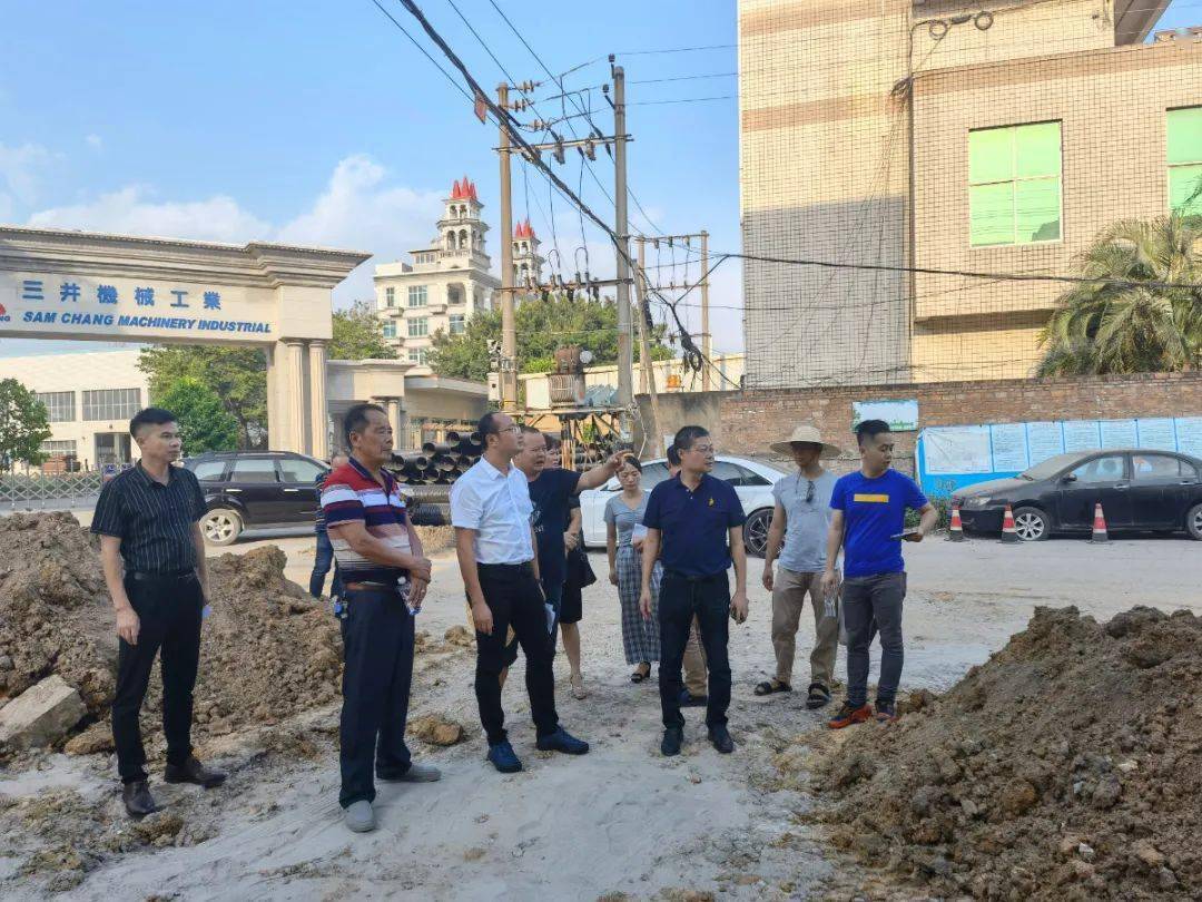 官桥镇主要领导带队检查在建市政工程项目