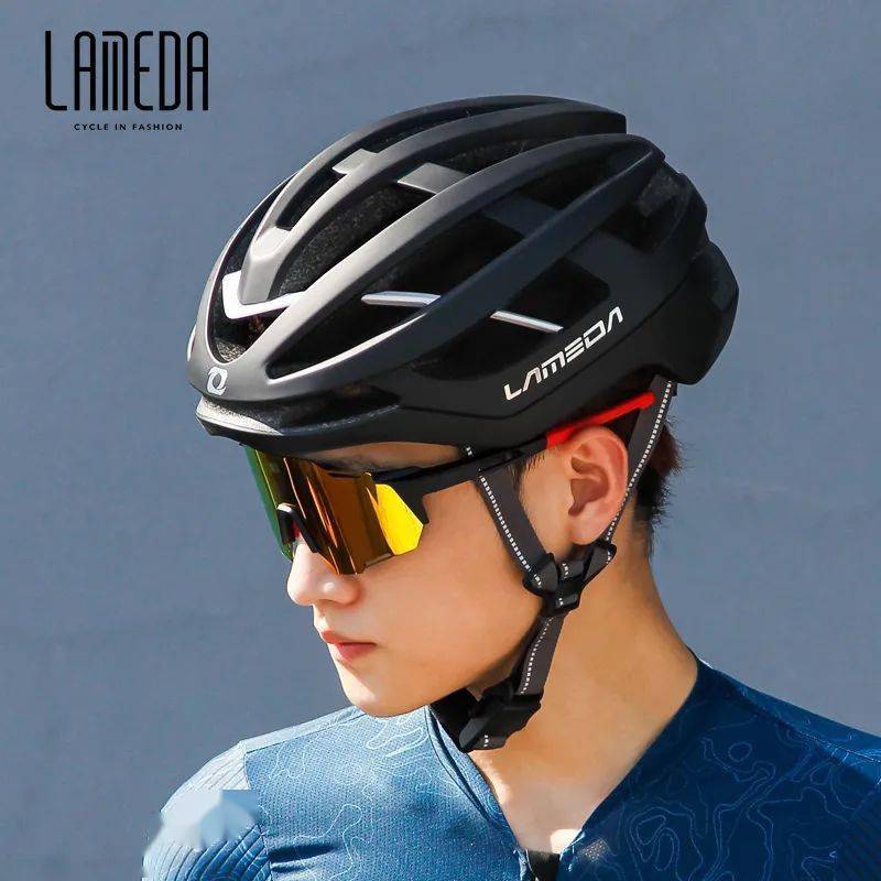 库房角落宝贝多漏网之鱼等你捉兰帕达运动头盔