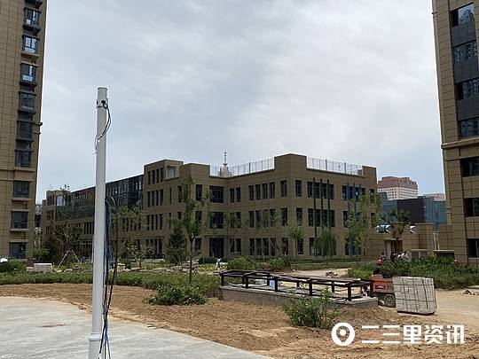 小区|高新四幼不让上，曼哈顿小区配套幼儿园未建成 孩子要去哪上学？