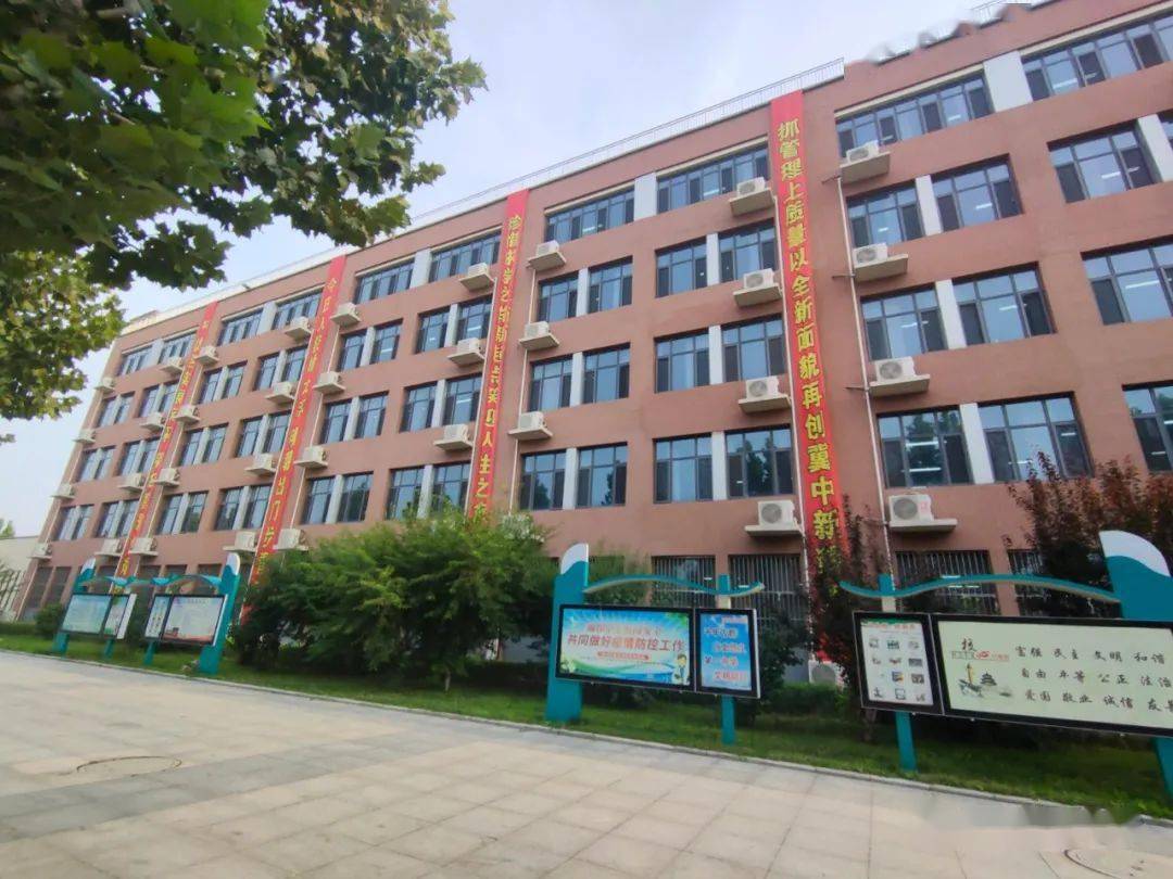 【迎新进行时】用"心"迎新 与"新"连心_冀中