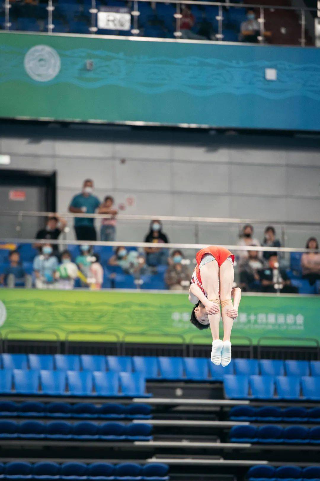 演绎了一场场奇幻的"空中芭蕾"自信昂扬的身姿 富有节奏的动作更是