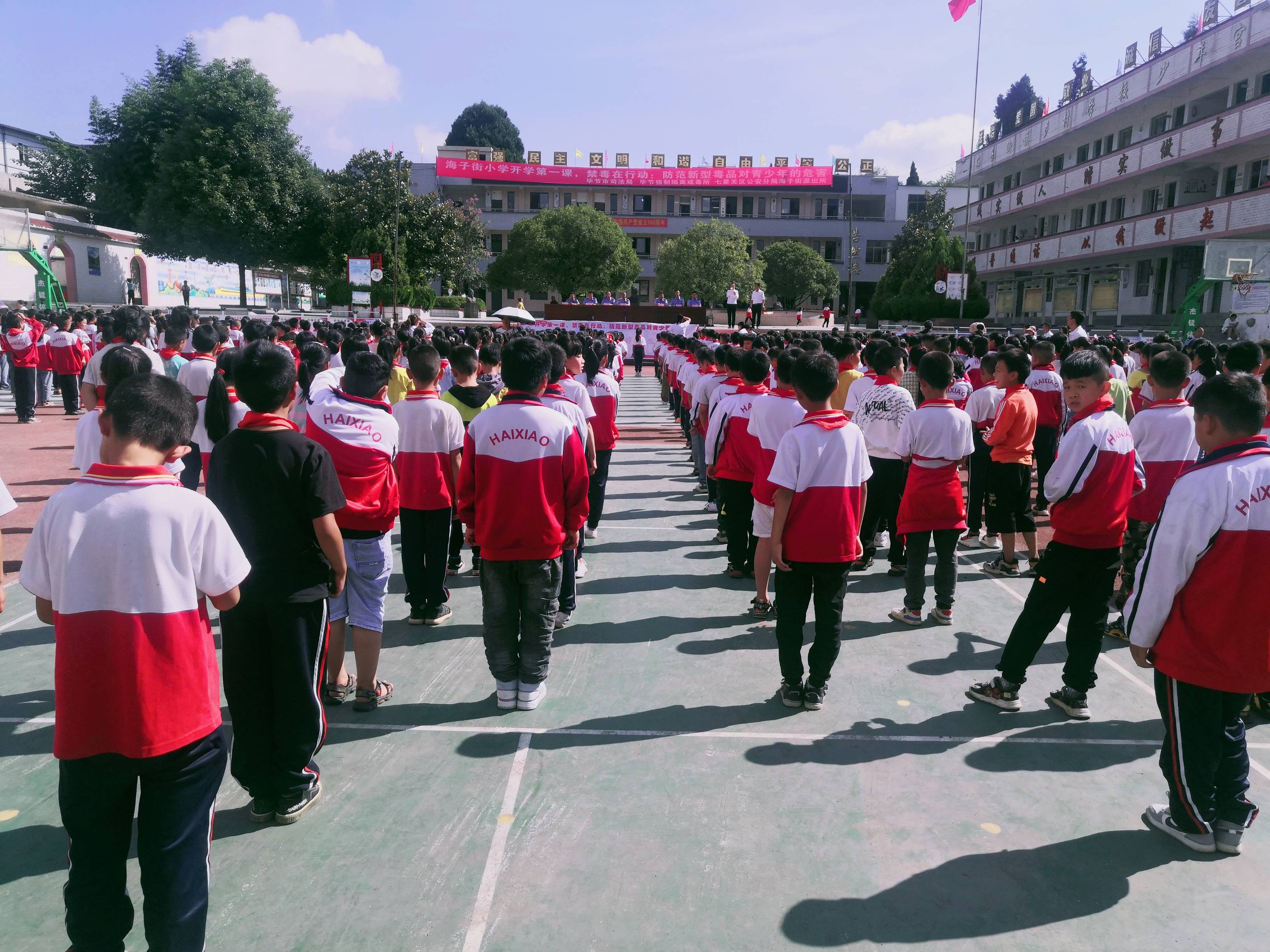 彝良县海子中学图片