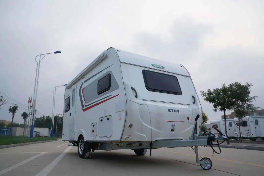 15成都房车展:爱旅490拖挂房车 干湿分离卫生间 享受高品质悠闲时光