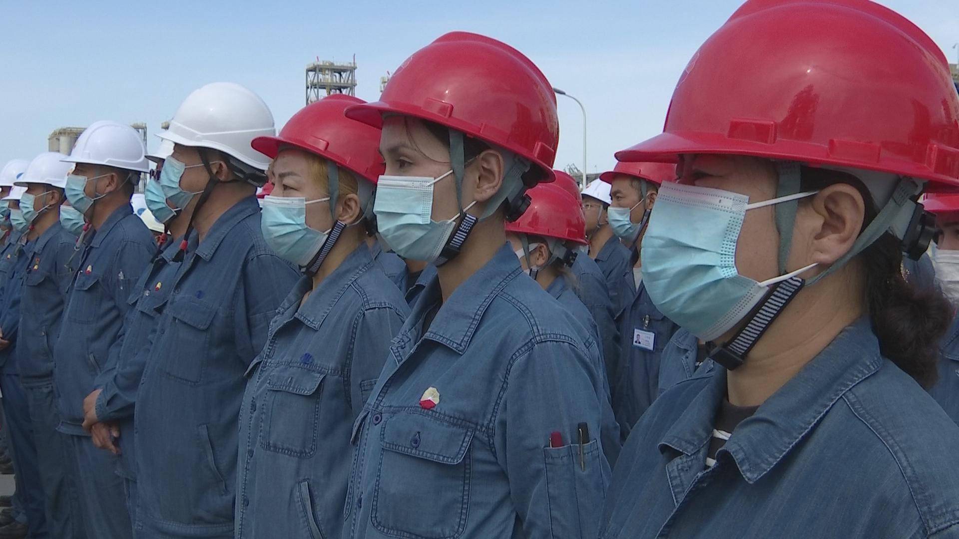 塔里木油田公司总经理沈复孝,独山子石化总经理徐文清,自治州副州长