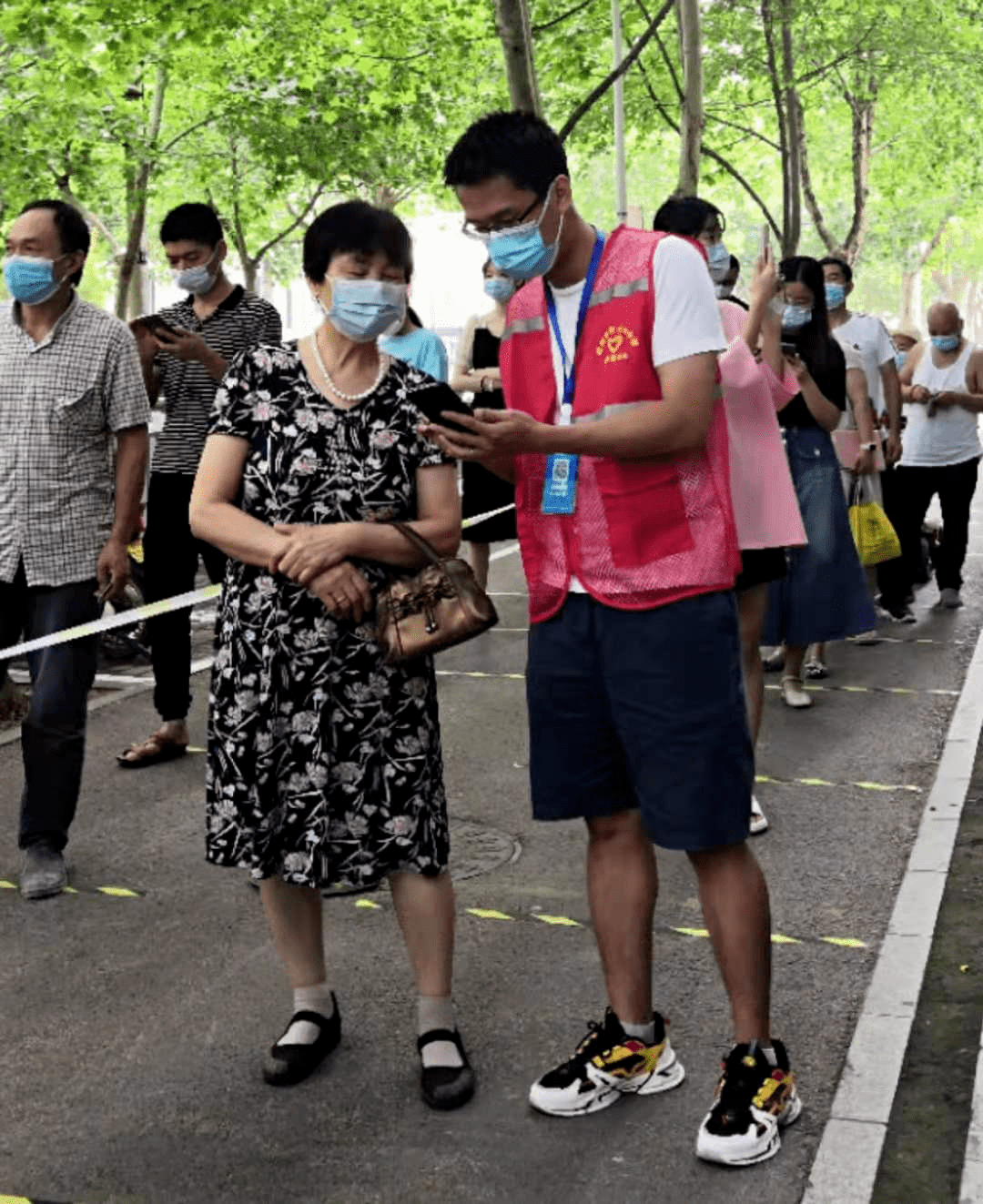 團鄭州市委市學聯組織市屬大中學校開展開學第一課主題活動