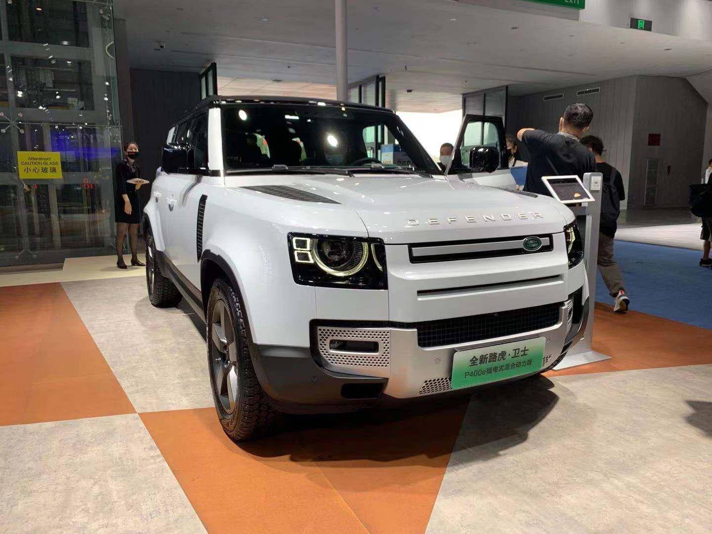成都车展:路虎卫士首款混动车型 卫士110 p400e首发亮相