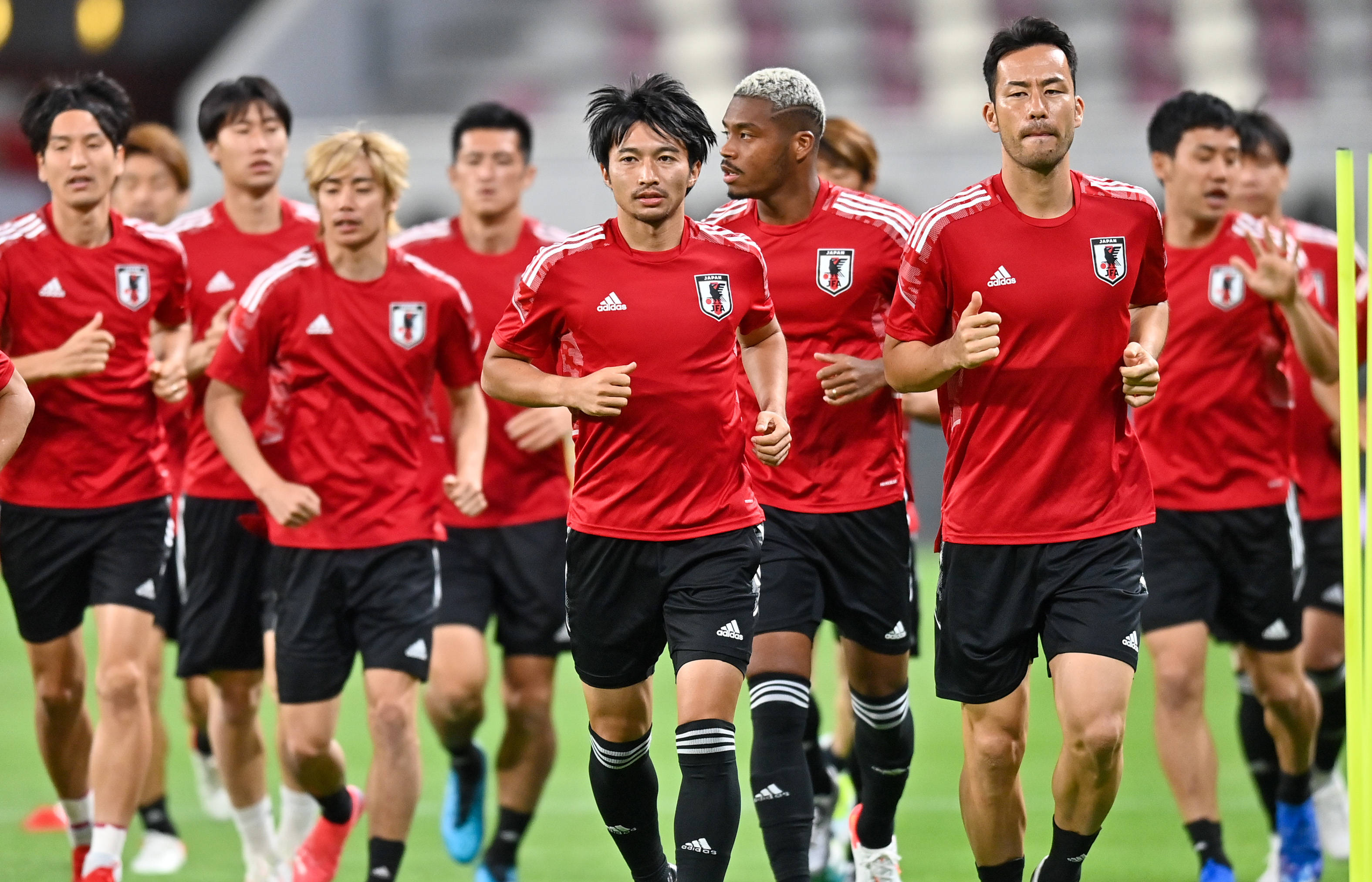 中国日本足球哪个强(中国足球和日本的实力)