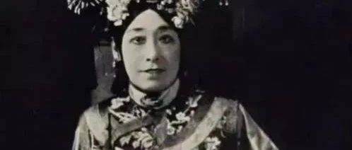 慈禧最宠爱的公主,与太监相恋4年,却被打断双腿半生凄凉_裕容龄