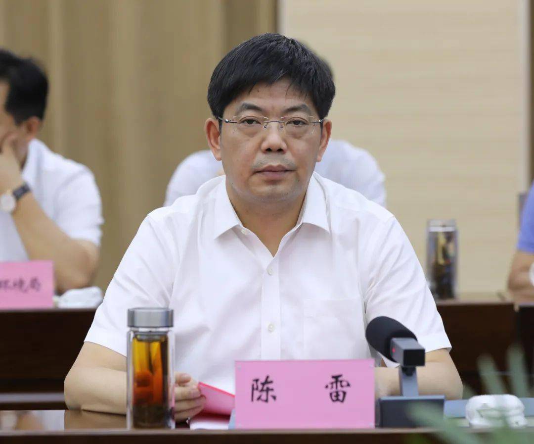 签约仪式由县委副书记,代县长陈雷主持,县委常委,宣传部长蔡东出席