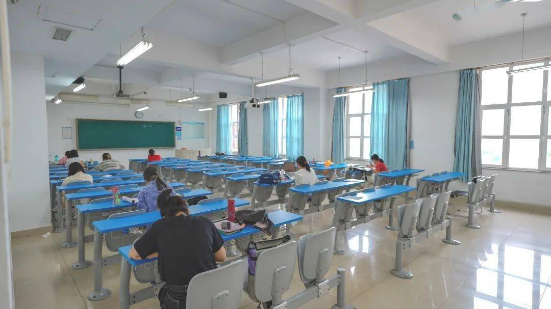 同学请坐图书馆自习 9b4cb84c4b90425eb7d56d3a5d439afc.jpeg