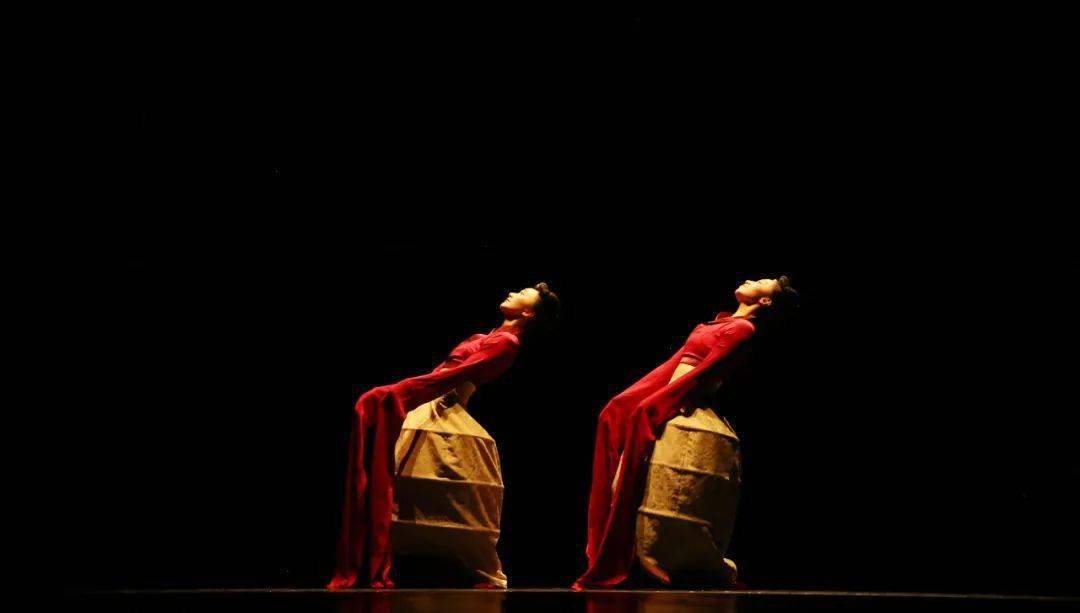 2021年"荷花奖"舞蹈比赛评审随想_现代舞