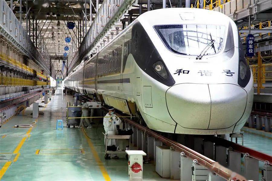 【两坚守两实现】乌车辆段:开展秋季整修 让动车组健康上线