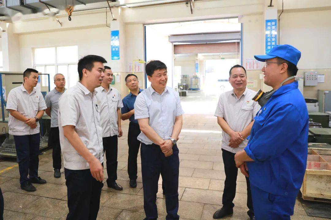 王万军到7103厂宣讲集团公司第八次工作会议精神倾听呼声了解民意
