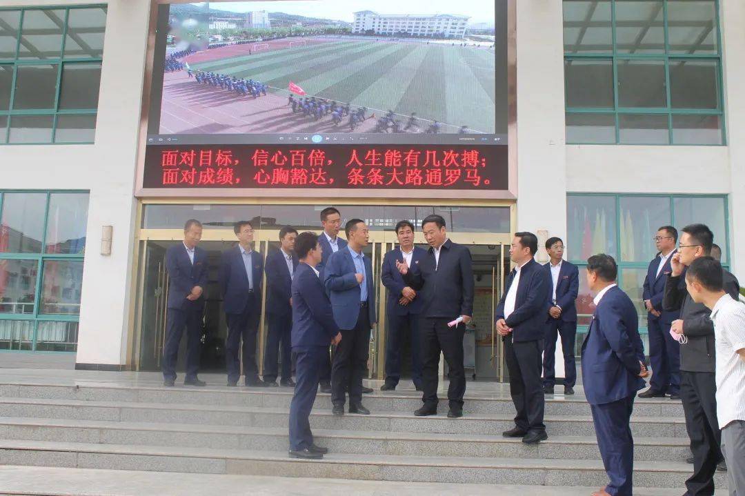 县委书记陈景春调研庄浪四中教育教学工作