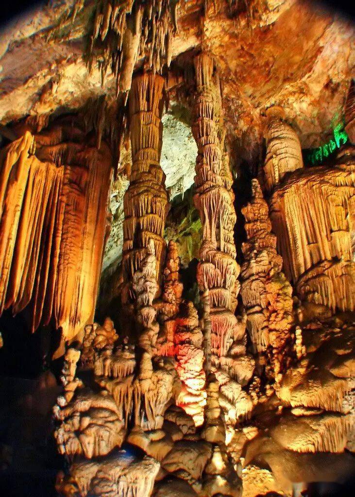 雄奇古绝石花洞