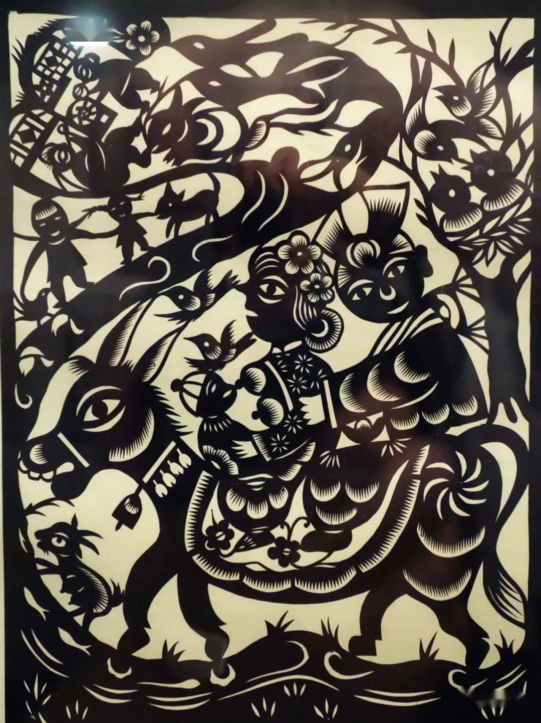 将展出中国妇女儿童博物馆馆藏的八十余件北方剪纸作品,这些作品多数