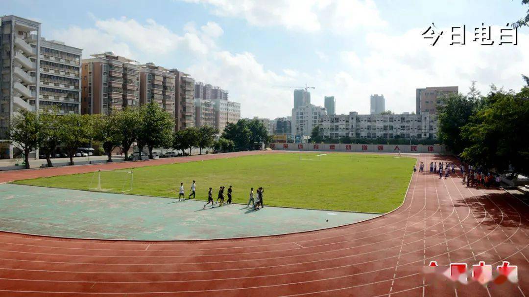 区领导带队到电海中学慰问教师