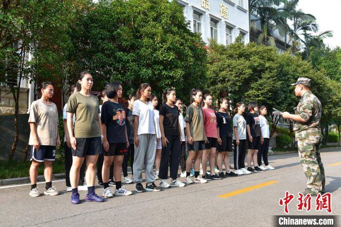 素质|广西女新兵入伍前素质考核