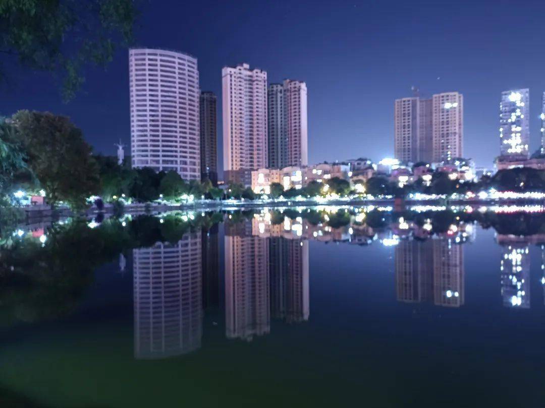 六枝人,送你一组桃花湖夜景图!