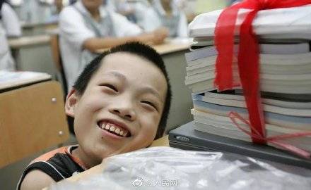 初中|袖珍男孩陈彬走了