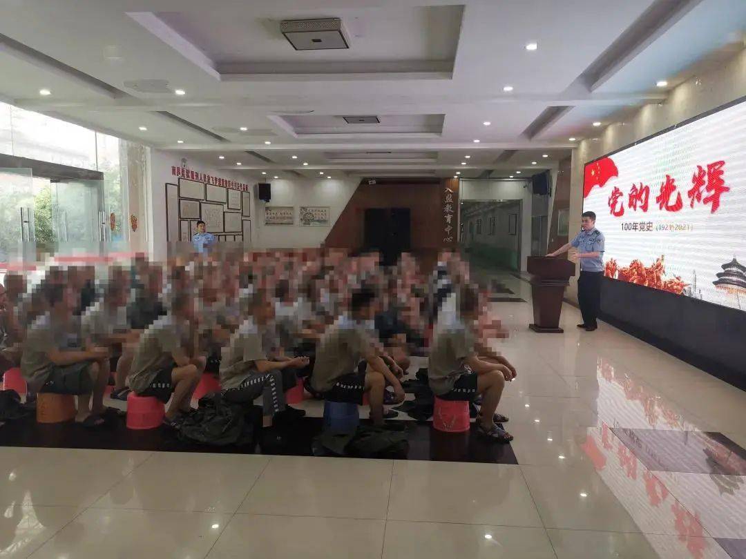 十一监区民警龚鑫宇03在推进"一区一品"建设工作中,他探索出以打造"