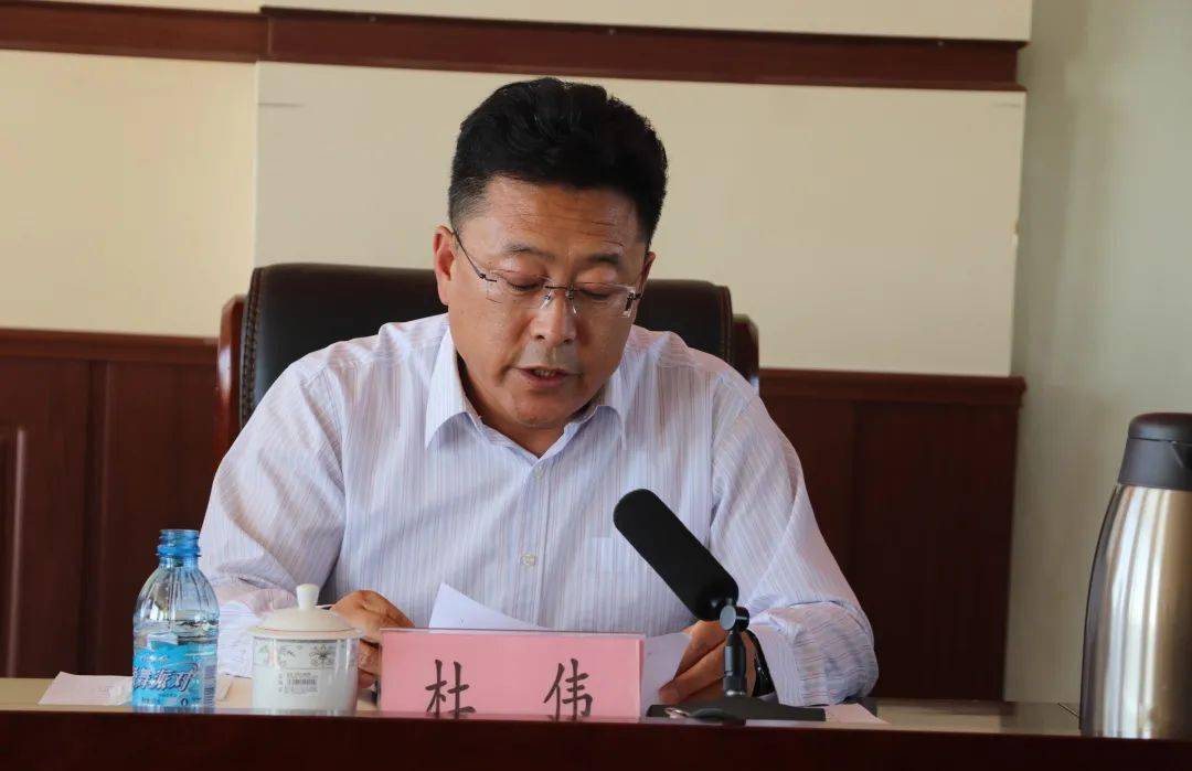 王巨喜传达了平安内蒙古建设工作领导小组印发的《关于加强综治中心