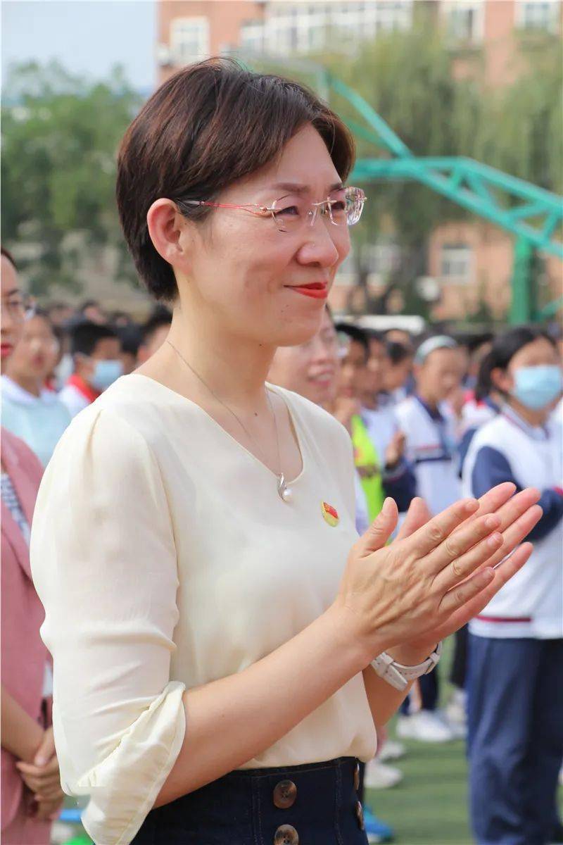 happy teachers day- end -撰稿:周桂芹图片:陈彦审核:尹瑞波