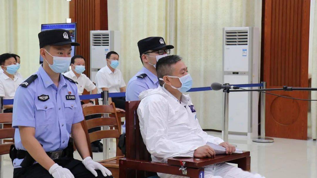 麻城市人民政府原党组成员副市长顾兴胜贪污和受贿罪一案在武穴市人民