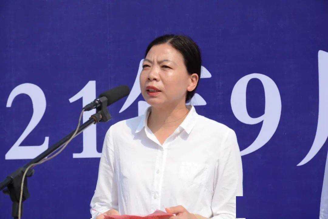 政府副县长宋文静主持开工仪式.