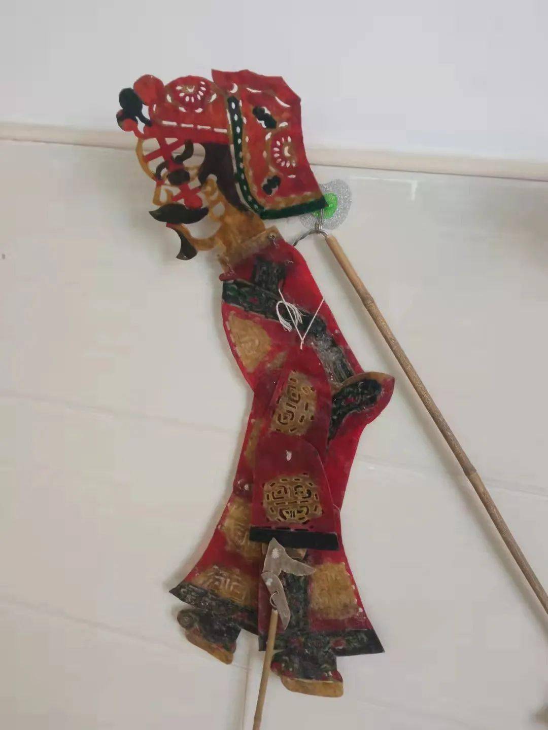 环市街老艺人送出自己珍藏的皮影人物……_传承