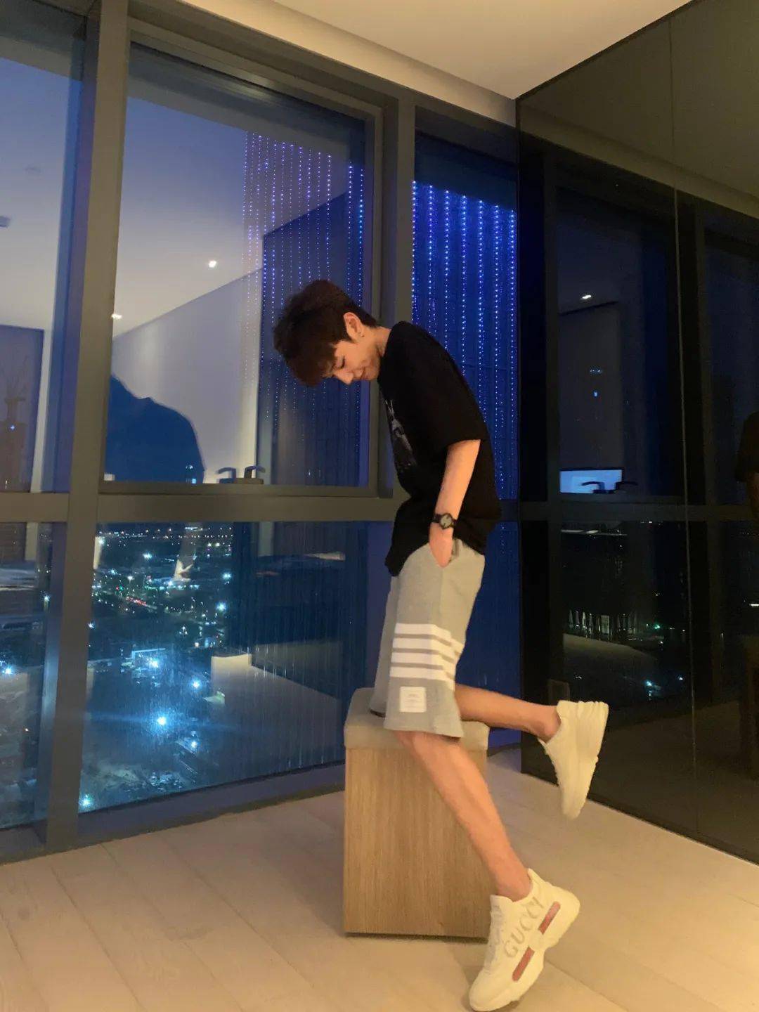 巴黎世家的t恤男生上身真的好好看!