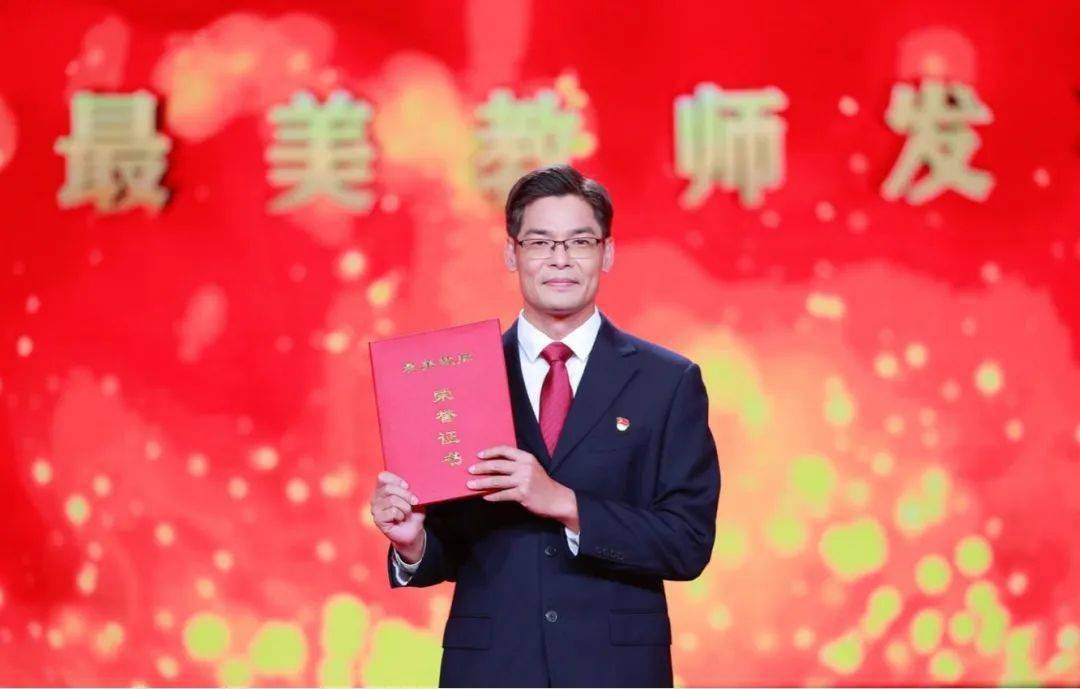 张莎莎 【扎根家乡投身教育的公费师范生】