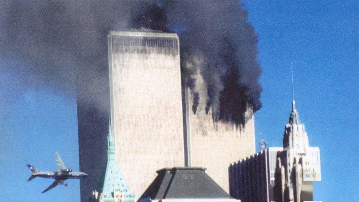 还原惨烈的911客机变成大型巡航导弹满载乘客撞向五角大楼