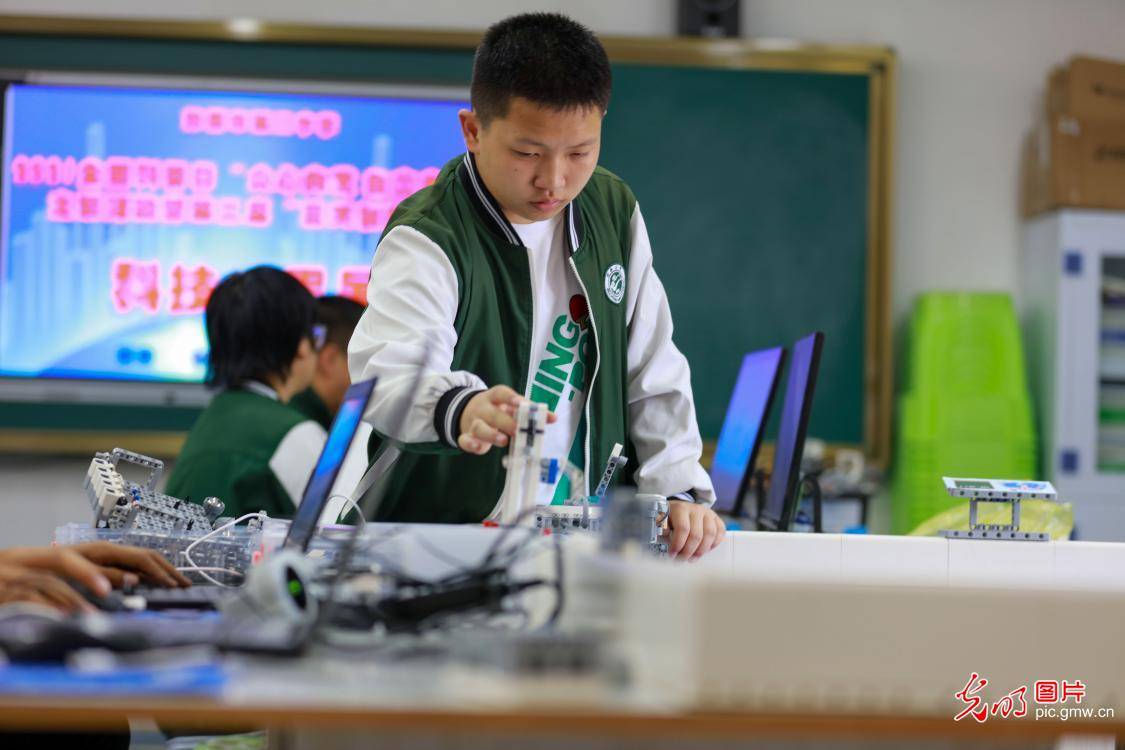 3d创意设计丶科技小发明等,在校园内营造热爱科学,鼓励创新的良好氛围