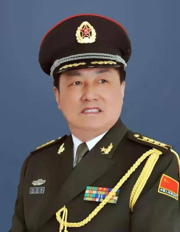 12月由巢湖之滨入伍,曾在一支威震江南的新四军老部队工作生活了35年