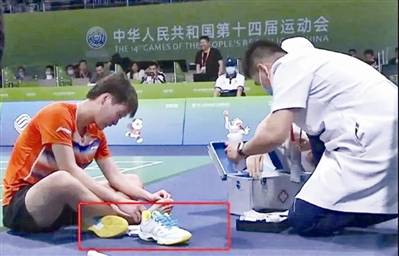 陈雨菲比赛时脚被李宁鞋划伤 品牌紧急回应同款下架(图2)
