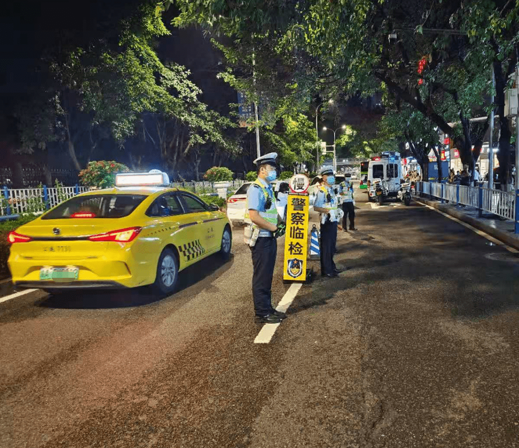 重庆交巡警持续加大酒驾醉驾整治力度