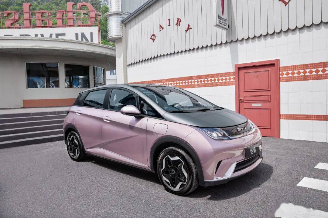 灵感|时尚圈的新物种,一只“海豚”的潮流单品“上位”史