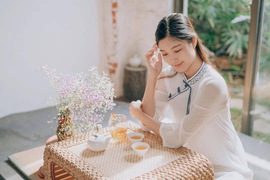 一茶一书一知己,不负岁月不负卿