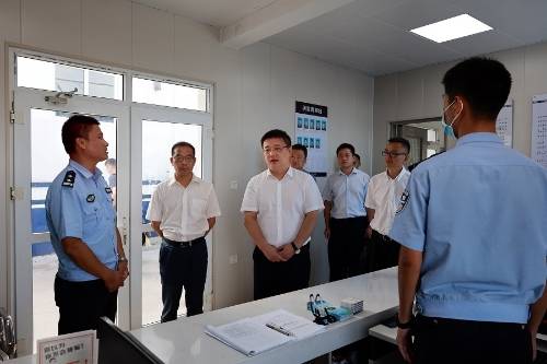 嵊泗县委副书记刘永革,相关乡镇负责人,市局办公室,治安支队及县公安