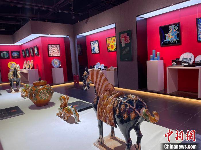 传统|国家艺术基金“洛阳三彩艺术作品巡展”北京站开幕