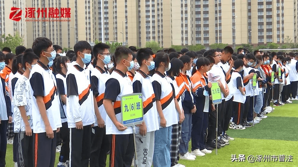 肇事车辆逃跑涿州街头上演暖心一幕为这7个孩子点赞