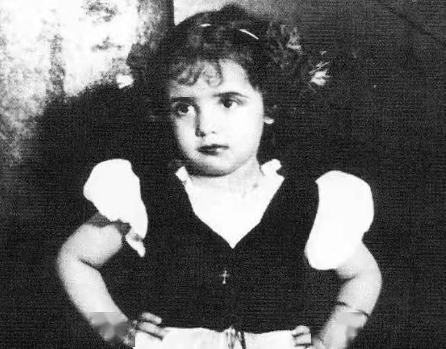 15岁当舞女,26岁成为无冕女王,逝世时70万人前去吊唁_艾薇塔·贝隆